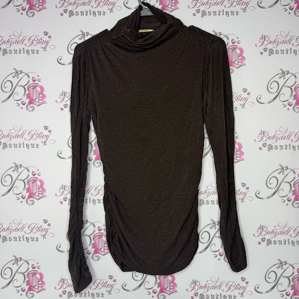 Max studio turtleneck long sleeve cinched sexy brown soft stretchy flattering
